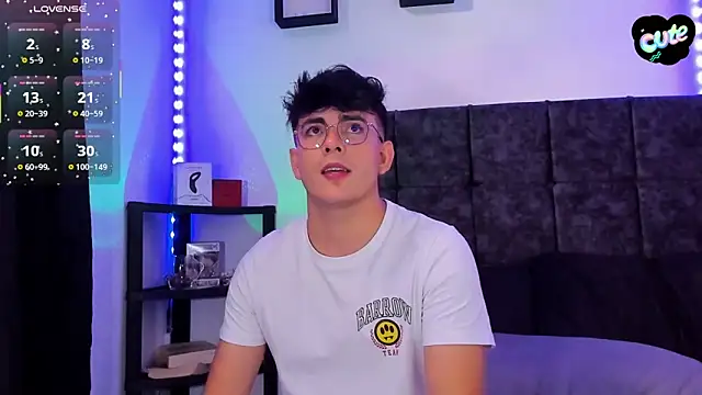 Snapshot of Theo_Noxxx chatting on November 2025 06:54:01 PM Theo Noxxx online show from November 2025 06:54:01 PM