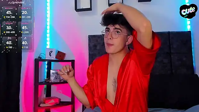 Snapshot of Theo_Noxxx chatting on November 2025 06:23:02 PM Theo Noxxx online show from November 2025 06:23:02 PM