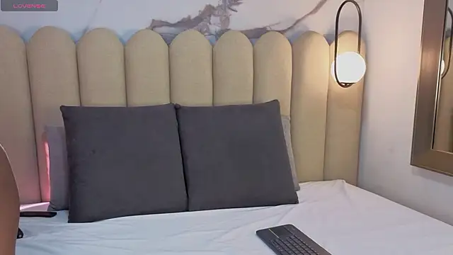 Zhara Lenoire online show from February 2026 07:51:01 PM