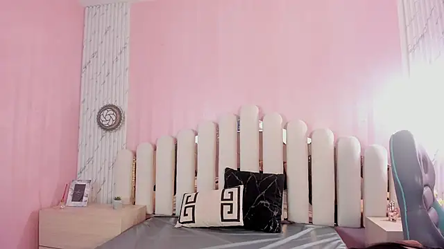 Snapshot of Isabella_Marsh chatting on December 2025 12:42:02 PM Isabella Marsh online show from December 2025 12:42:02 PM