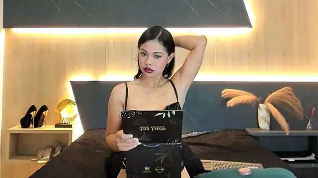 LorenaVarga online show from May 2026 07:30:01 PM