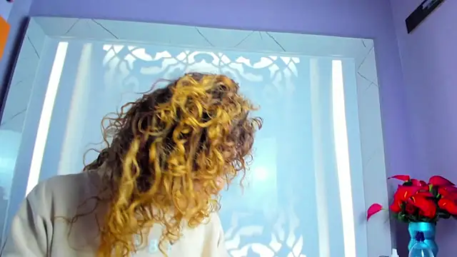 Snapshot of EmiliRouse_ chatting on October 2025 04:09:01 AM EmiliRouse online show from October 2025 04:09:01 AM