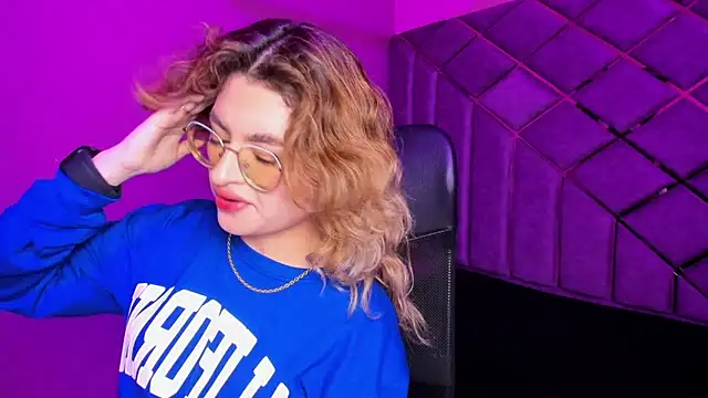 EmiliRouse  online show from January 2026 03:42:02 AM