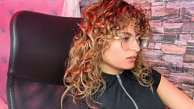 EmiliRouse  online show from January 2026 03:53:02 AM