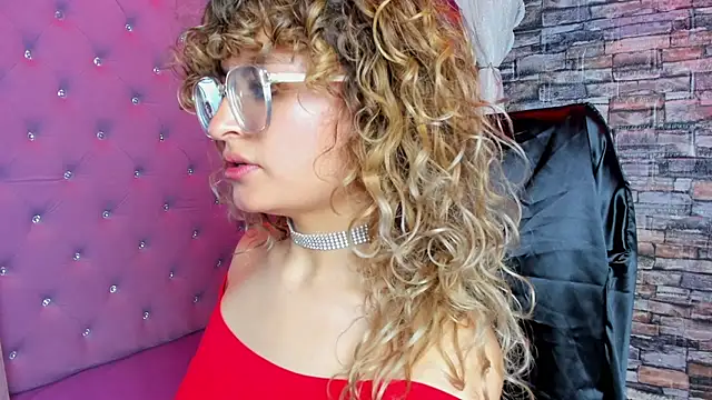 EmiliRouse  online show from February 2026 02:43:02 AM