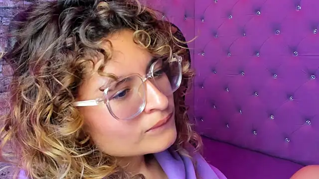 EmiliRouse  online show from February 2026 06:40:02 AM