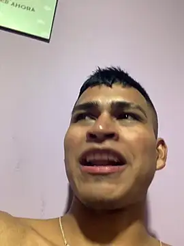 Snapshot of Emiliano_Reyes chatting on January 2026 03:34:01 AM Emiliano Reyes online show from January 2026 03:34:01 AM