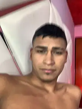 Snapshot of Emiliano_Reyes chatting on January 2026 04:28:01 AM Emiliano Reyes online show from January 2026 04:28:01 AM