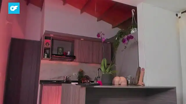 valeriahornier online show from December 2025 06:00:01 AM