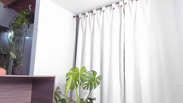 valeriahornier online show from May 2026 11:43:02 PM