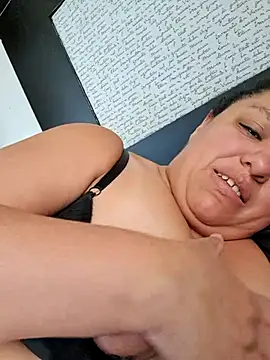 Alondrabb80 online show from December 2025 09:43:01 PM