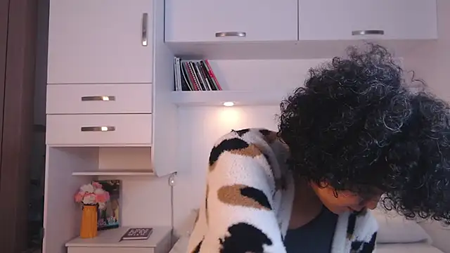 Snapshot of MartiRuis10 chatting on October 2025 08:41:02 PM MartiRuis10 online show from October 2025 08:41:02 PM