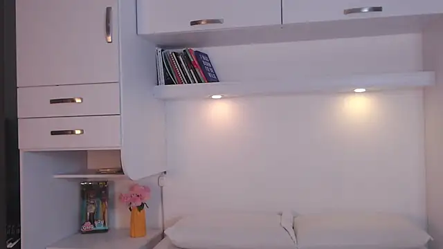 Snapshot of MartiRuis10 chatting on November 2025 10:14:02 PM MartiRuis10 online show from November 2025 10:14:02 PM