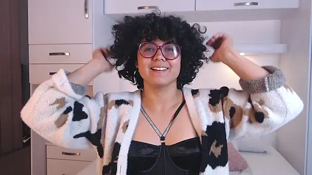 Snapshot of MartiRuis10 chatting on November 2025 09:57:02 PM MartiRuis10 online show from November 2025 09:57:02 PM