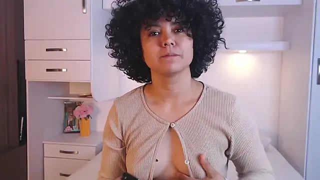 Snapshot of MartiRuis10 chatting on November 2025 08:44:01 PM MartiRuis10 online show from November 2025 08:44:01 PM