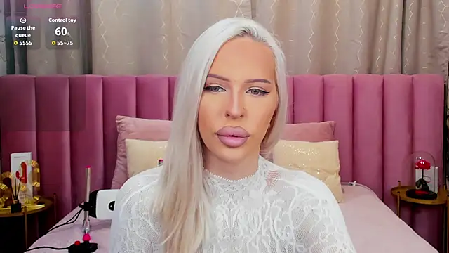 Snapshot of KailaCrystall chatting on December 2025 01:21:02 AM KailaCrystall online show from December 2025 01:21:02 AM