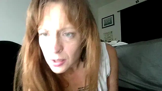 Snapshot of LoveLibz169 chatting on November 2025 06:12:02 AM LoveLibz169 online show from November 2025 06:12:02 AM