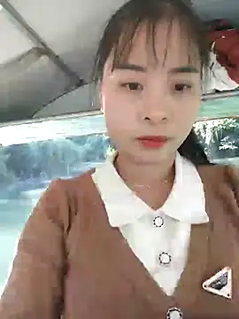 Squirrel-Pear online show from November 2025 03:17:01 AM