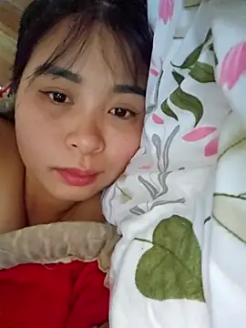 Squirrel-Pear online show from November 2025 12:02:01 AM