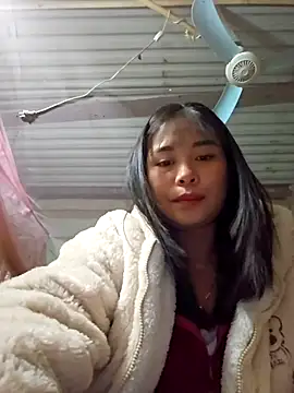 Squirrel-Pear online show from November 2025 01:03:01 PM