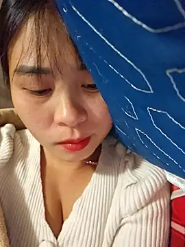 Squirrel-Pear online show from November 2025 03:05:01 PM