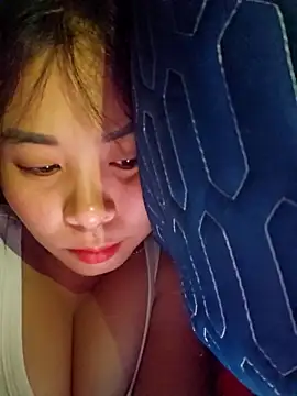 Squirrel-Pear online show from December 2025 11:54:01 PM