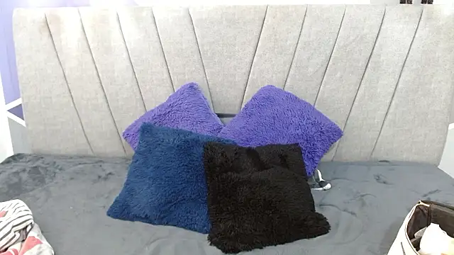 luna merie online show from March 2026 01:27:01 PM