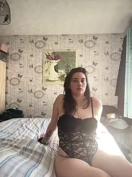 Snapshot of YourFrenchFeliciexo chatting on April 2026 11:21:02 AM YourFrenchFeliciexo online show from April 2026 11:21:02 AM