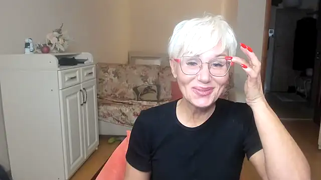 Snapshot of DianaDelana chatting on October 2025 10:08:02 AM DianaDelana online show from October 2025 10:08:02 AM