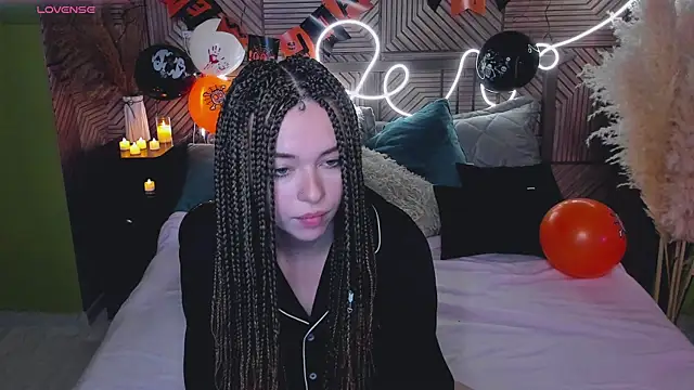Snapshot of _HypeQueen_ chatting on October 2025 09:48:01 PM HypeQueen online show from October 2025 09:48:01 PM