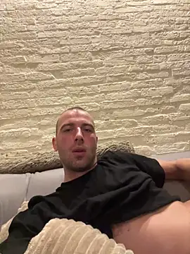 Snapshot of Rotteei1 chatting on October 2025 04:23:02 AM Rotteei1 online show from October 2025 04:23:02 AM