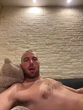 Snapshot of Rotteei1 chatting on November 2025 07:33:02 AM Rotteei1 online show from November 2025 07:33:02 AM