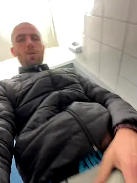 Snapshot of Rotteei1 chatting on November 2025 12:26:01 PM Rotteei1 online show from November 2025 12:26:01 PM