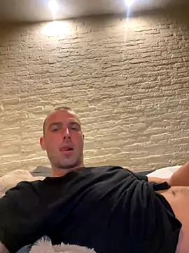 Snapshot of Rotteei1 chatting on November 2025 07:04:02 PM Rotteei1 online show from November 2025 07:04:02 PM