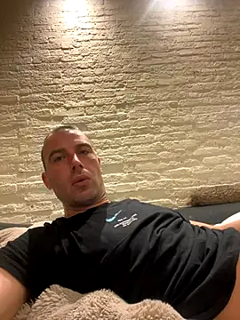 Snapshot of Rotteei1 chatting on November 2025 04:01:01 AM Rotteei1 online show from November 2025 04:01:01 AM