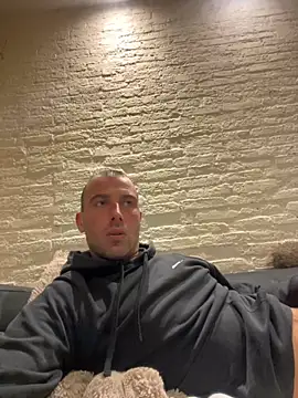 Snapshot of Rotteei1 chatting on November 2025 08:32:01 PM Rotteei1 online show from November 2025 08:32:01 PM