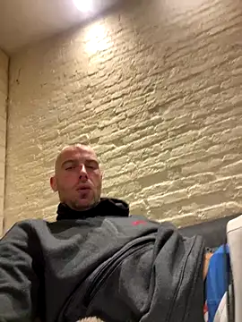 Snapshot of Rotteei1 chatting on November 2025 08:17:01 AM Rotteei1 online show from November 2025 08:17:01 AM