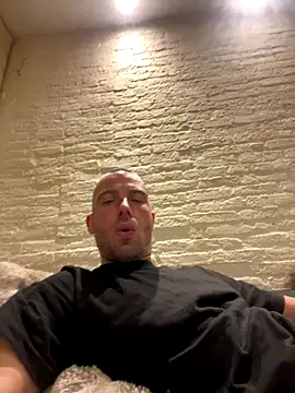 Snapshot of Rotteei1 chatting on November 2025 06:39:03 AM Rotteei1 online show from November 2025 06:39:03 AM