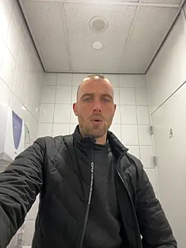 Snapshot of Rotteei1 chatting on December 2025 01:09:01 PM Rotteei1 online show from December 2025 01:09:01 PM