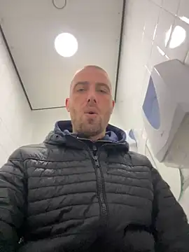 Snapshot of Rotteei1 chatting on December 2025 09:18:01 AM Rotteei1 online show from December 2025 09:18:01 AM