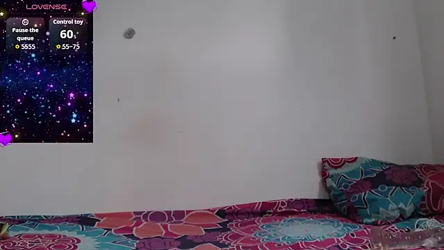 Snapshot of Nikki__uwu chatting on December 2025 08:02:01 PM Nikki uwu online show from December 2025 08:02:01 PM