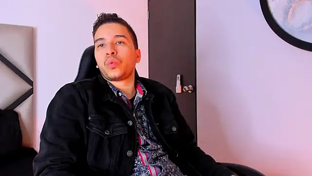 Snapshot of mike_257 chatting on October 2025 12:05:02 PM mike 257 online show from October 2025 12:05:02 PM