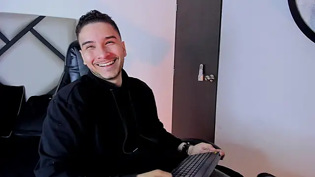 Snapshot of mike_257 chatting on October 2025 12:13:02 PM mike 257 online show from October 2025 12:13:02 PM