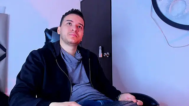 Snapshot of mike_257 chatting on November 2025 11:44:02 AM mike 257 online show from November 2025 11:44:02 AM