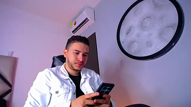 Snapshot of mike_257 chatting on December 2025 11:48:01 AM mike 257 online show from December 2025 11:48:01 AM