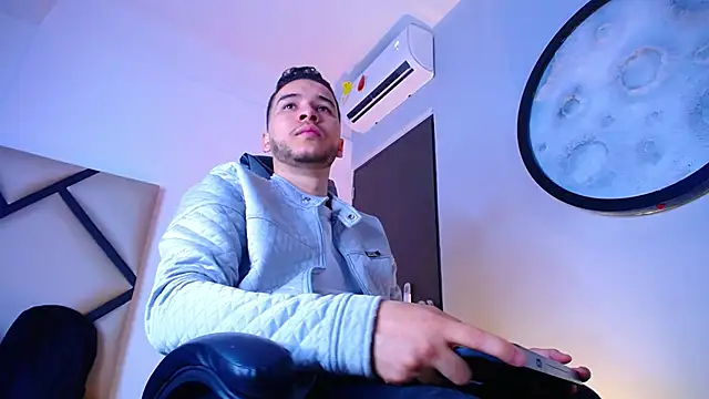 Snapshot of mike_257 chatting on December 2025 12:03:02 PM mike 257 online show from December 2025 12:03:02 PM