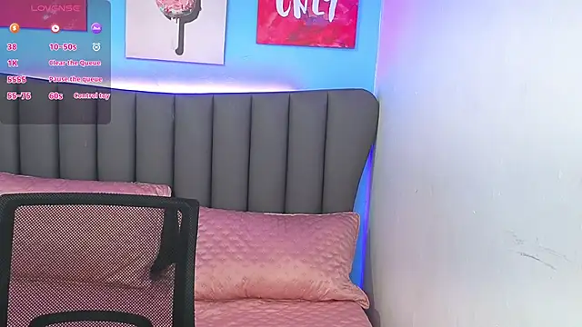 Aria Russo online show from November 2025 03:47:01 PM