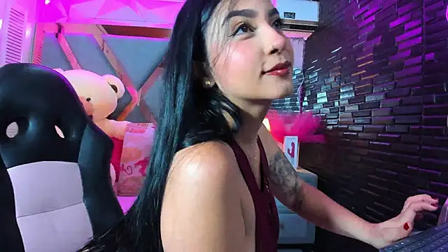 Snapshot of Scarlet_Reyes chatting on May 2026 01:18:01 PM Scarlet Reyes online show from May 2026 01:18:01 PM