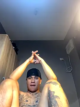 Snapshot of Sweet_Guy_tattoo chatting on November 2025 02:19:02 PM Sweet Guy tattoo online show from November 2025 02:19:02 PM