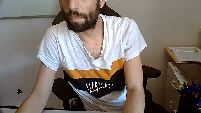 Snapshot of topg84 chatting on June 2026 01:06:02 PM topg84 online show from June 2026 01:06:02 PM